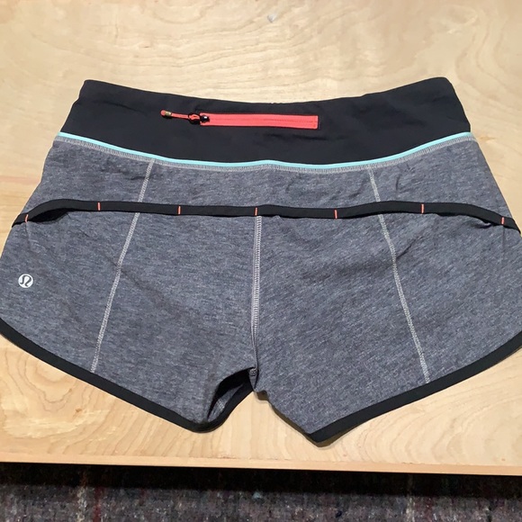 LULULEMON Speed Short Heathered Black / Black - Picture 3 of 12